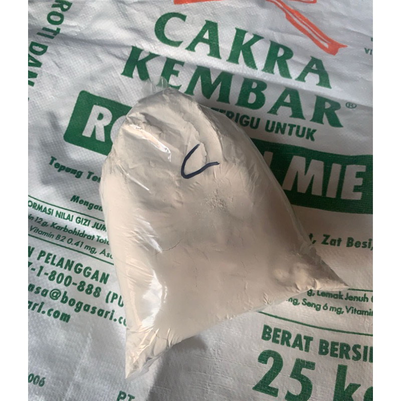

Tepung terigu cakra kembar 1kg
