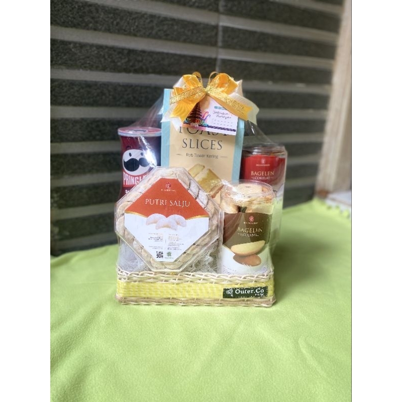 

(holland series) Parcel galungan kuningan / parsel hari raya besar / nyepi / hampers idul fitri / lebaran / ulang tahun denpasar bali