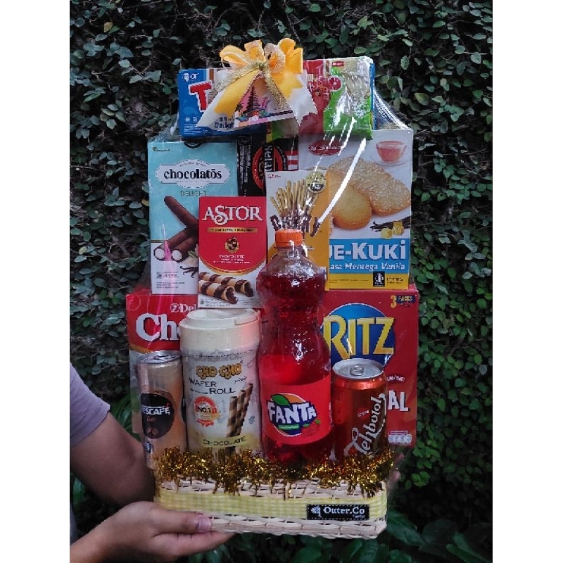 

(6) Parcel galungan kuningan / parsel hari raya besar / nyepi / hampers idul fitri / lebaran / ulang tahun denpasar bali