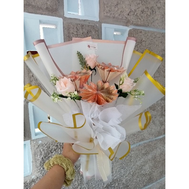 Buket Uang bentuk bunga + bunga artificial (ukr Large)