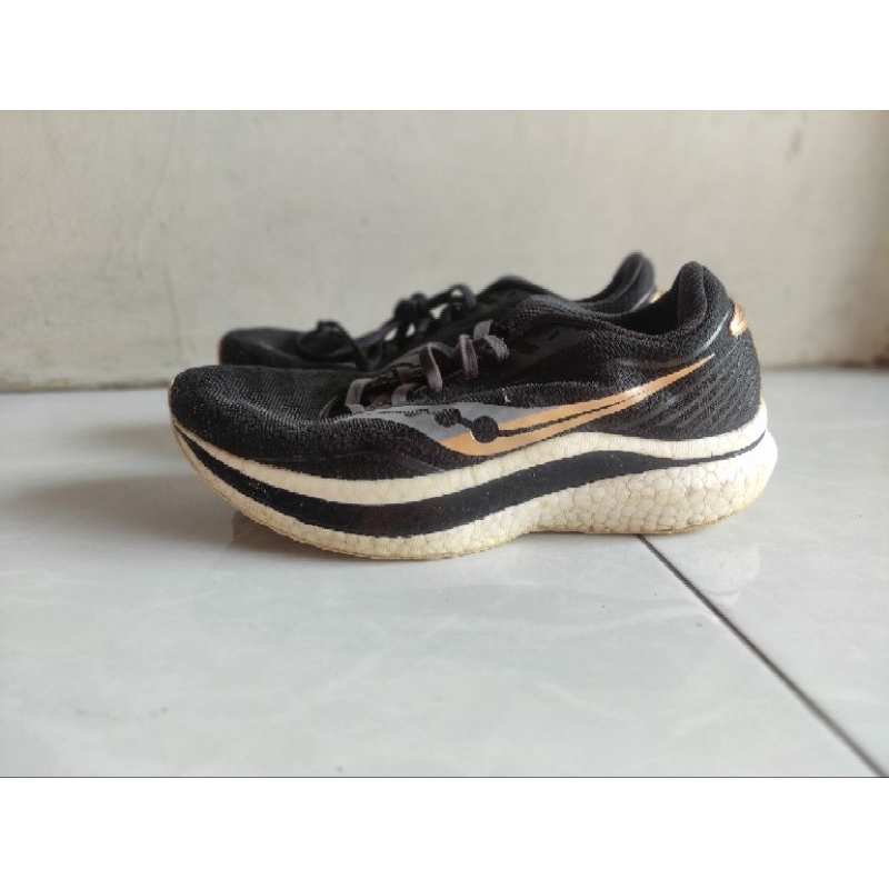 saucony endorphin speed 2