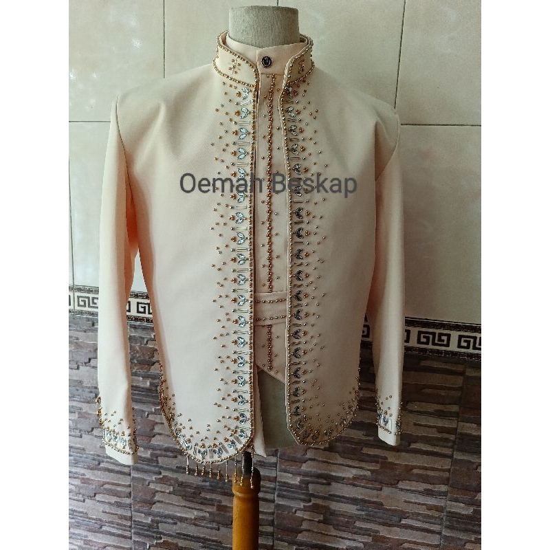 Baju Manten Jawa Solo, Beskap Jawa, Hewes, Among tamu