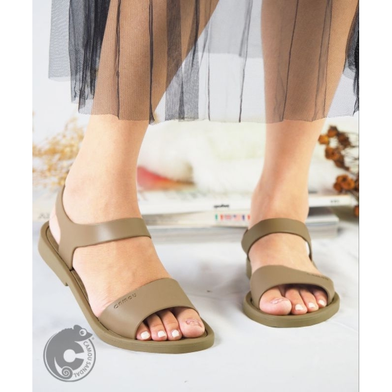 Neti Kiwi Sandal Wanita Dari bahan perpaduan karet dan plastik