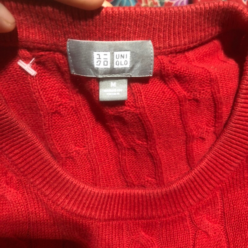 preloved sweater kepang merah uniqlo
