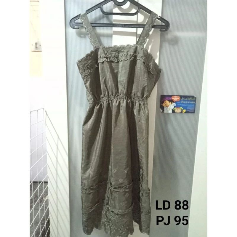 dress preloved hijau army renda brukat bunga wavy