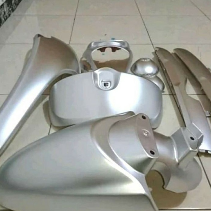 

GRATIS ONGKIR Cat Silver PU 2ml Cat silver Metallic