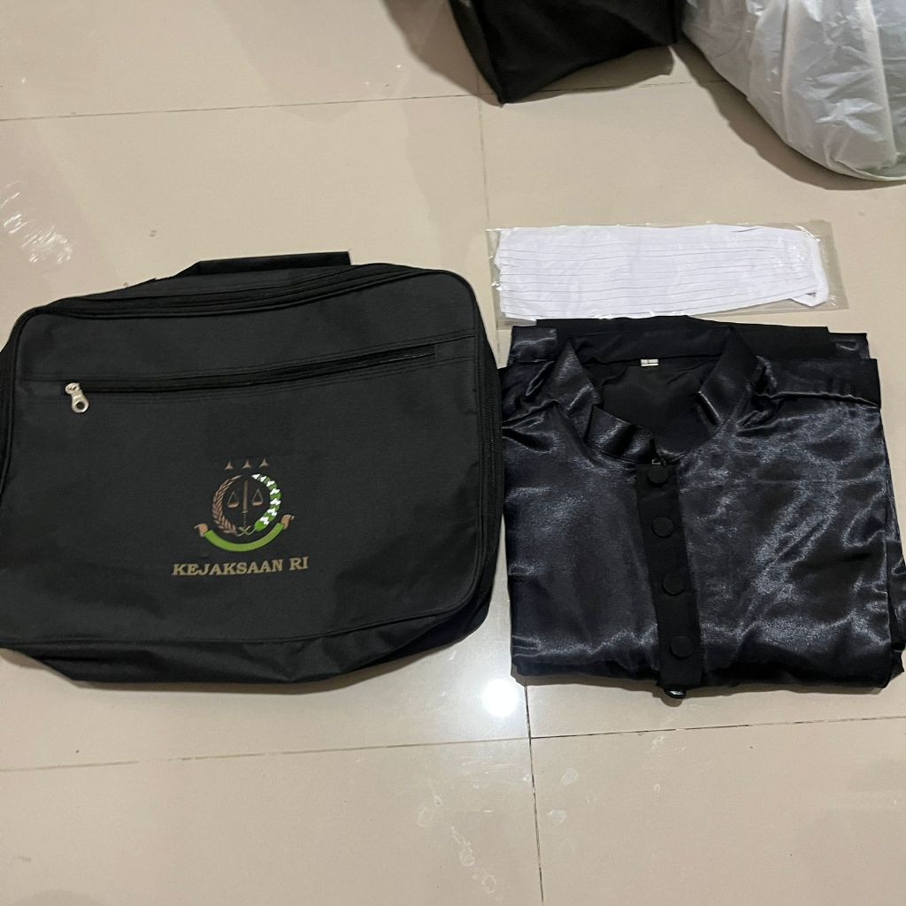 Paket Lengkap Toga Jaksa + Dasi + Tas Kejaksaan