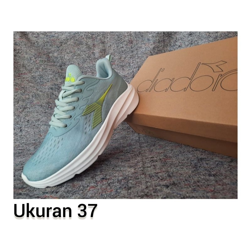sepatu olahraga cewek sepatu sport runing diadora women original