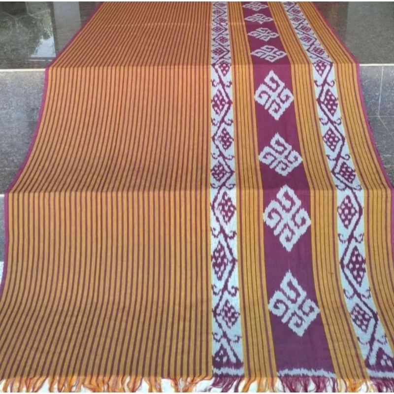 tenun lurik merah kuning