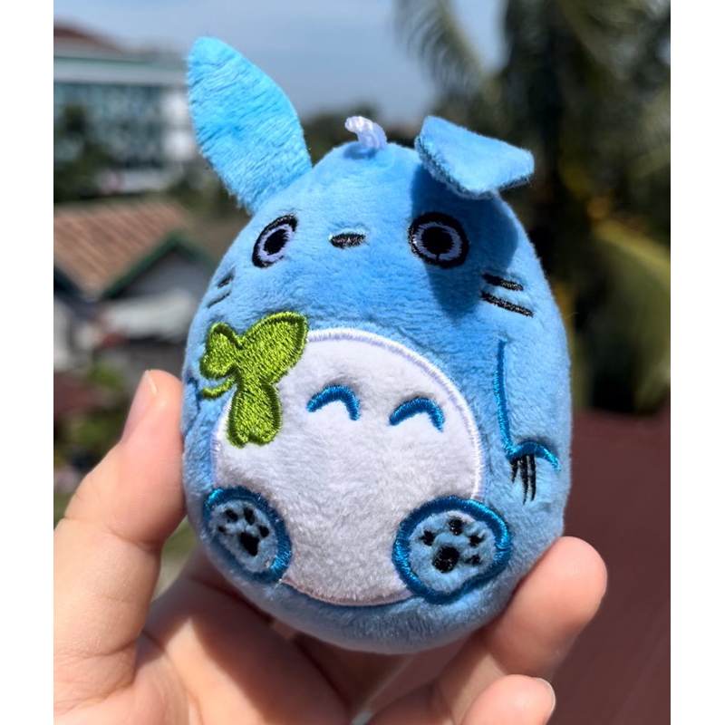 Ganci boneka totoro biru pegang daun bordir No Brand Gantungan boneka Totoro Blue