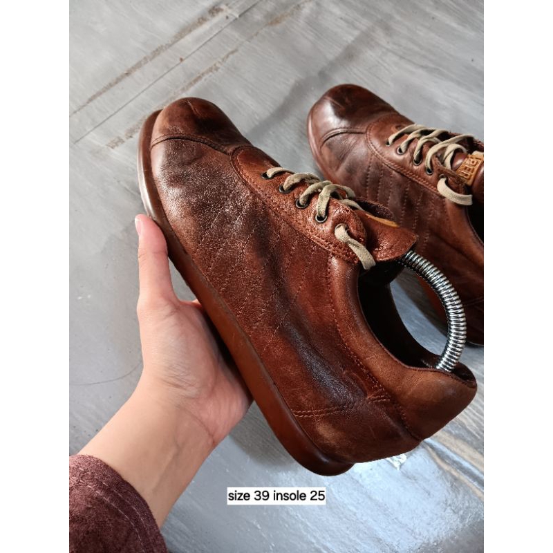 Sepatu Kulit Camper Second Size 39