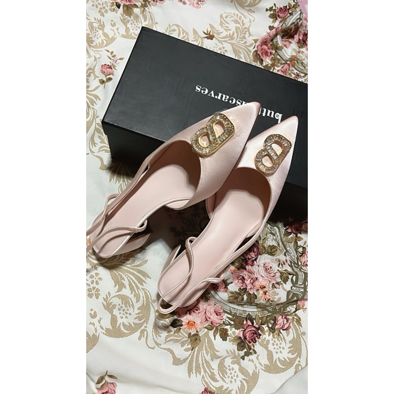 Sarah Shoes Buttonscarves