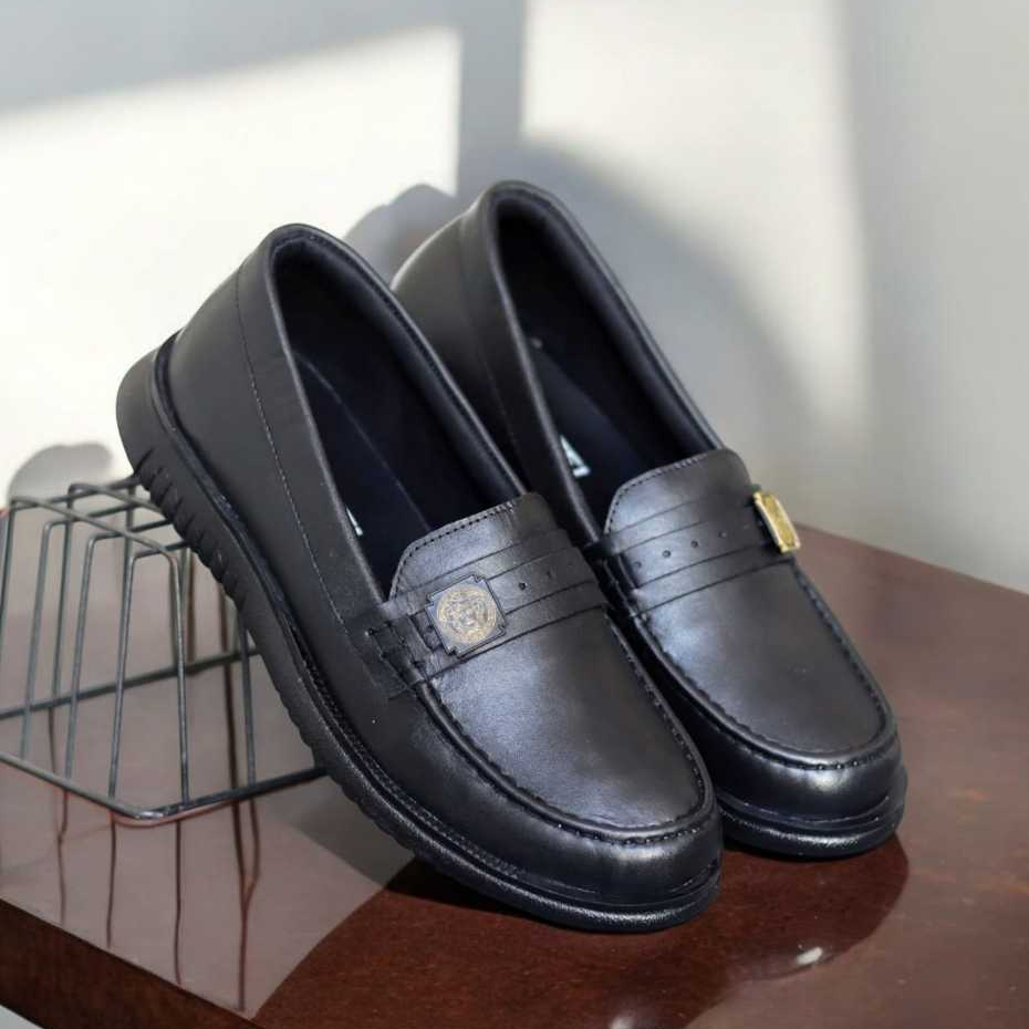 Zovan Slim Sepatu Pantofel Slip On Formal Hitam Pria Slop Pansus Casual Kerja Kulit Asli Full Black 