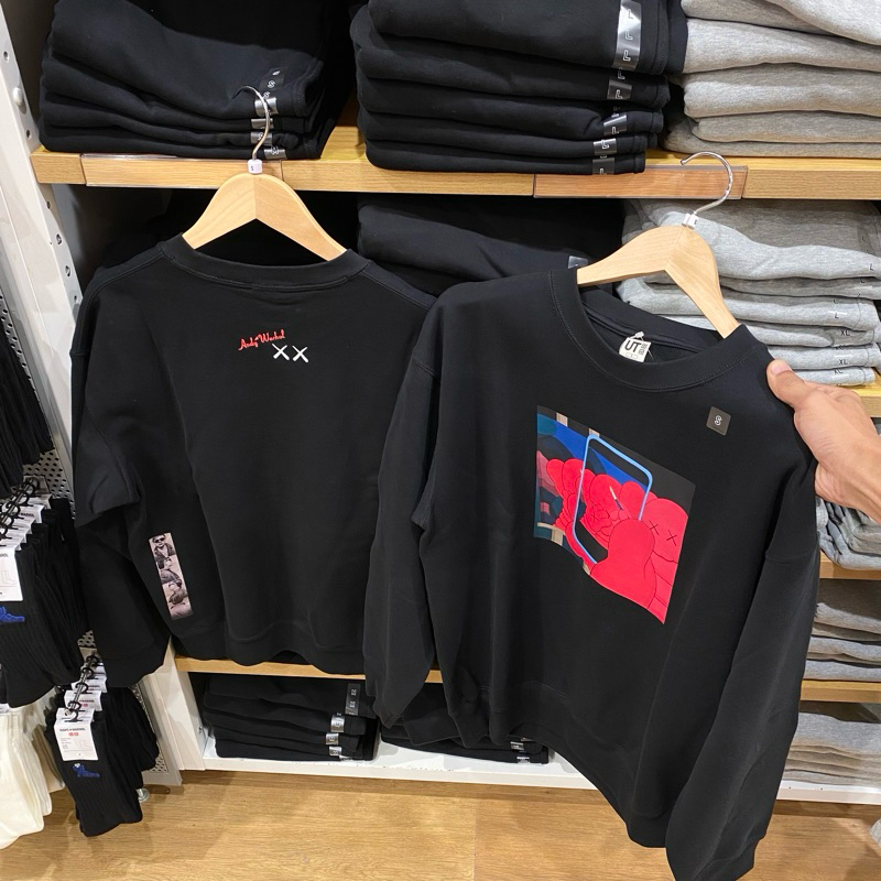 Jastip. Sweater Uniqlo x Kaws Warhol