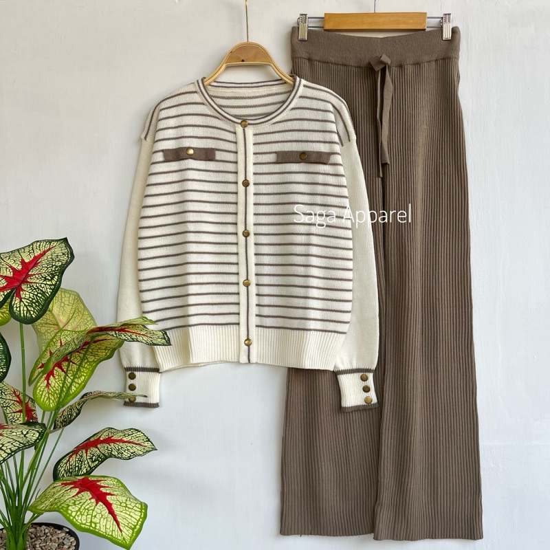 JOVI ONESET ATASAN SWEATER RAJUT WANITA MOTIF STRIPE KERAH BULAT LENGAN PANJANG VARIASI KANCING PASI