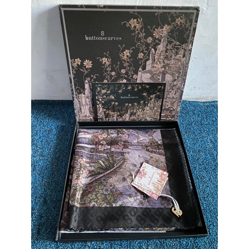 DUBAI 2 BUTTONSCARVES