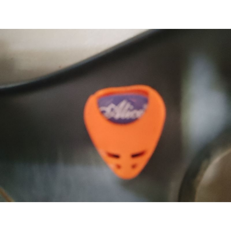 PICK GUTAR HOLDER