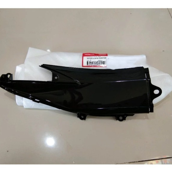 Cover R Center Sambungan Body Kanan Revo 110 | 64325KWW640FMB 100% ORI AHM