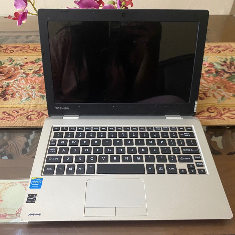 preloved laptop bekas notebook bekas toshiba satelite 15-B1330