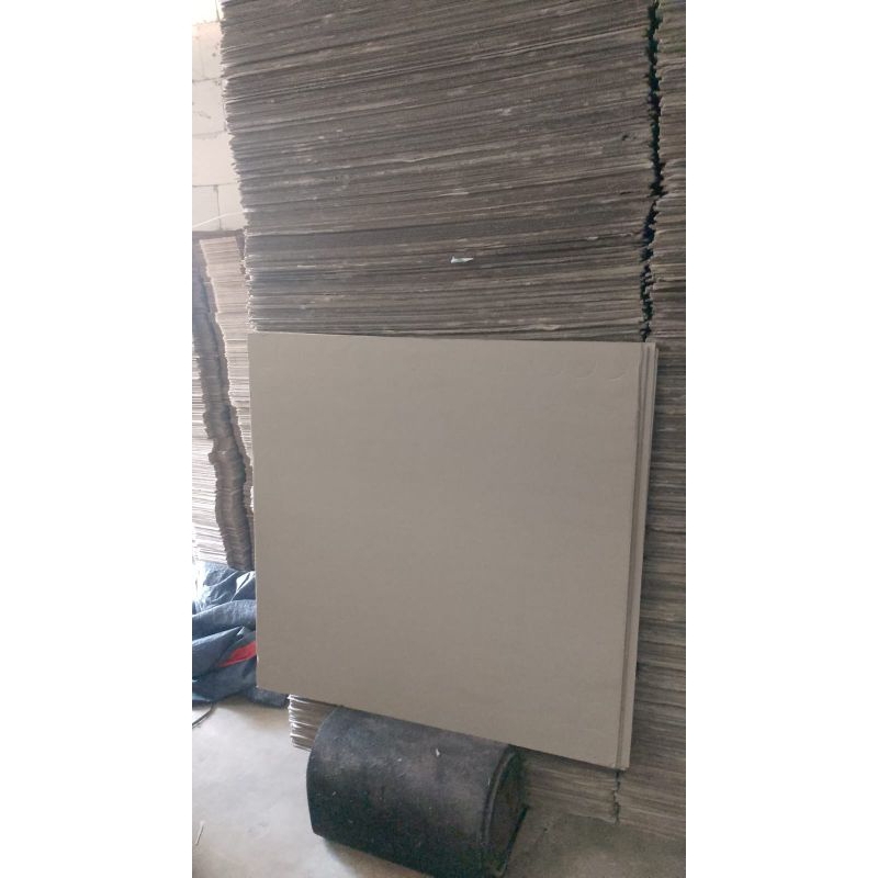 

Kardus layer 100 cm x 100.