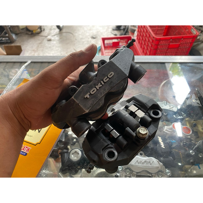 Kaliper Tokico Radial 4 piston GSX-R 600 kanan barang smua originalnya