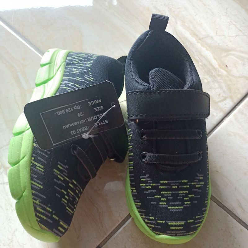wukira sepatu anak size 29