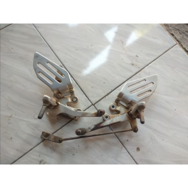 Footstep bostep depan original r15 v2 kanan kiri