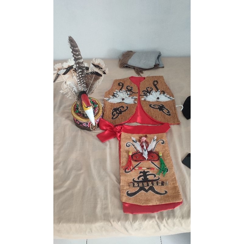 baju adat dayak anak laki laki