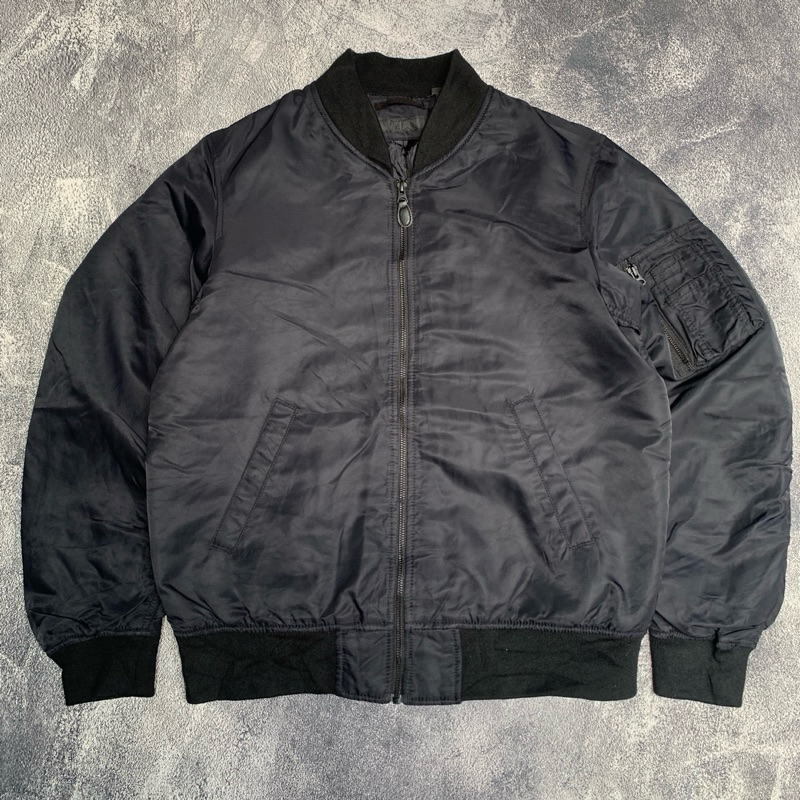 Jaket Bomber Second / Bomber Uniqlo Second