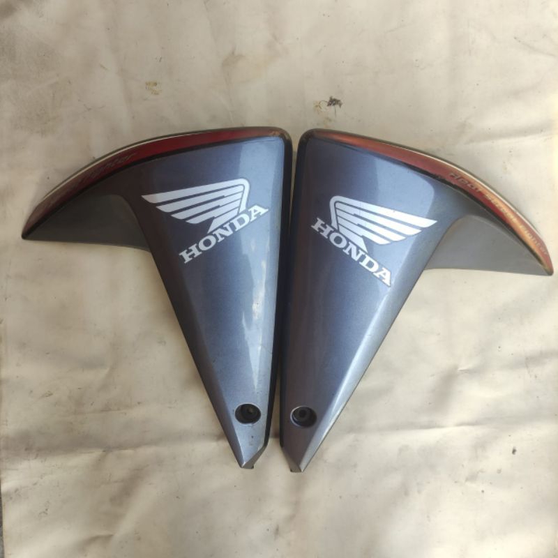 Sayap Tangki Original Megapro Mono Second No Minus 2010-2011