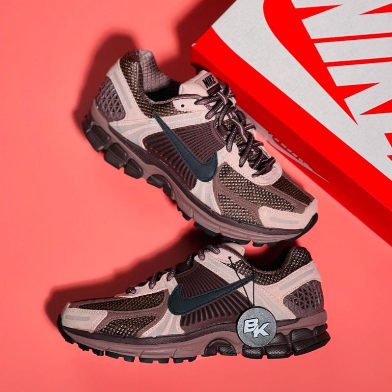 NIKE ZOOM VOMERO 5 PLUM ECLIPSE WMNS