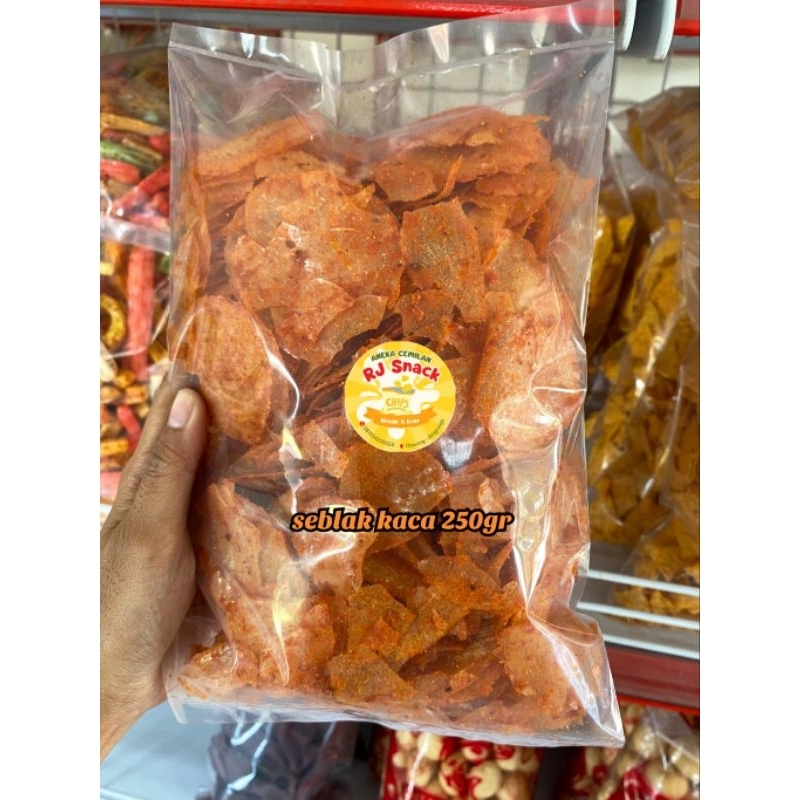 

Snack Kripik Kaca Pedas daun jeruk 250gr cemilan camilan kiloan termurah rj snack kediri