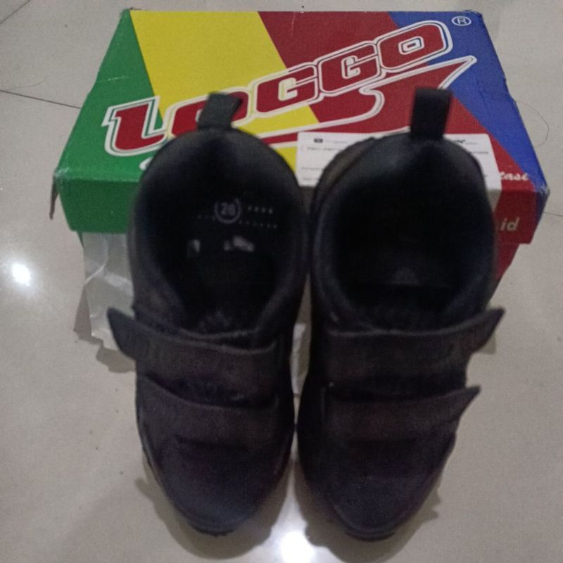 Sepatu sekolah anak merk Loggo