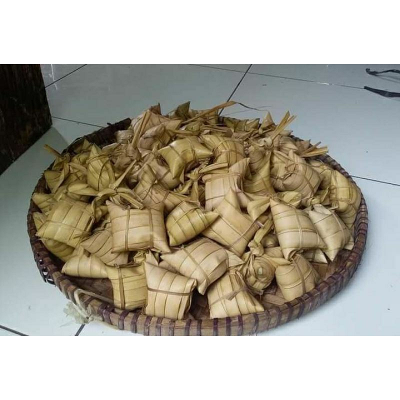 

lepet ketan gurih banget 3 biji (10.000)