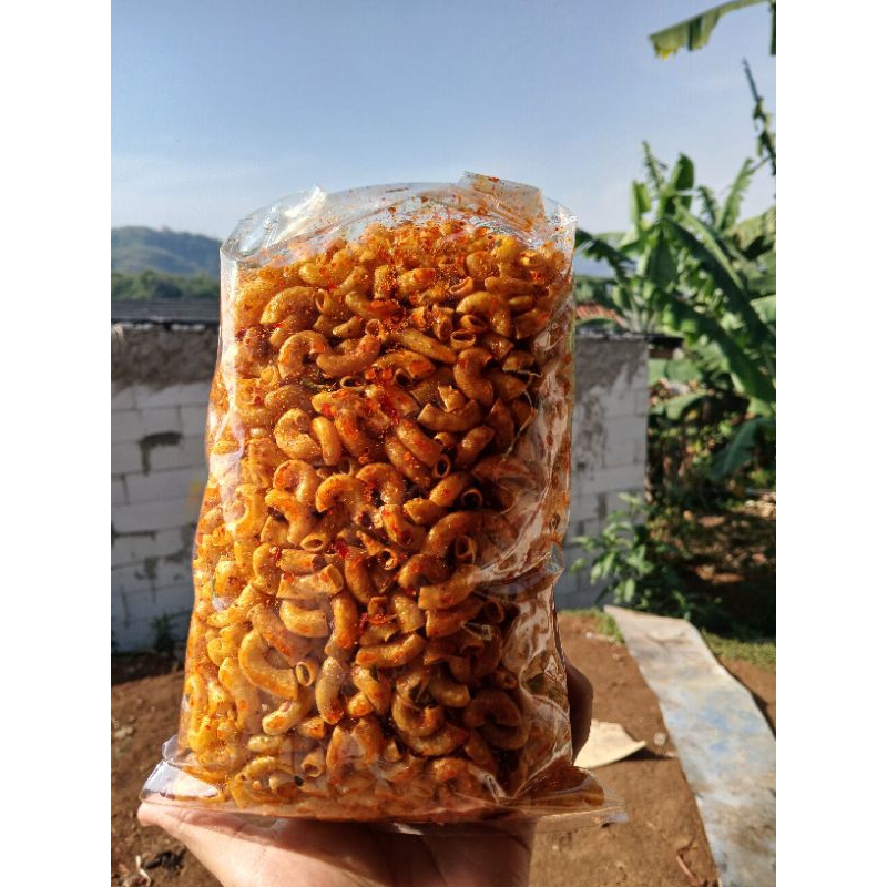 

Makroni kriuk exstra pedas daun jeruk 500 gr Cemilan kering lezatt