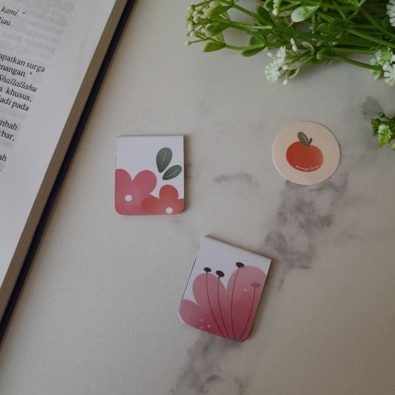 

Magnetic Bookmark Flowers