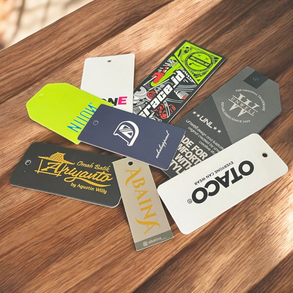 hangtag tebal 700 gsm, hangtag custom pakaian, Label kertas logo, label pakaian, gantungan baju