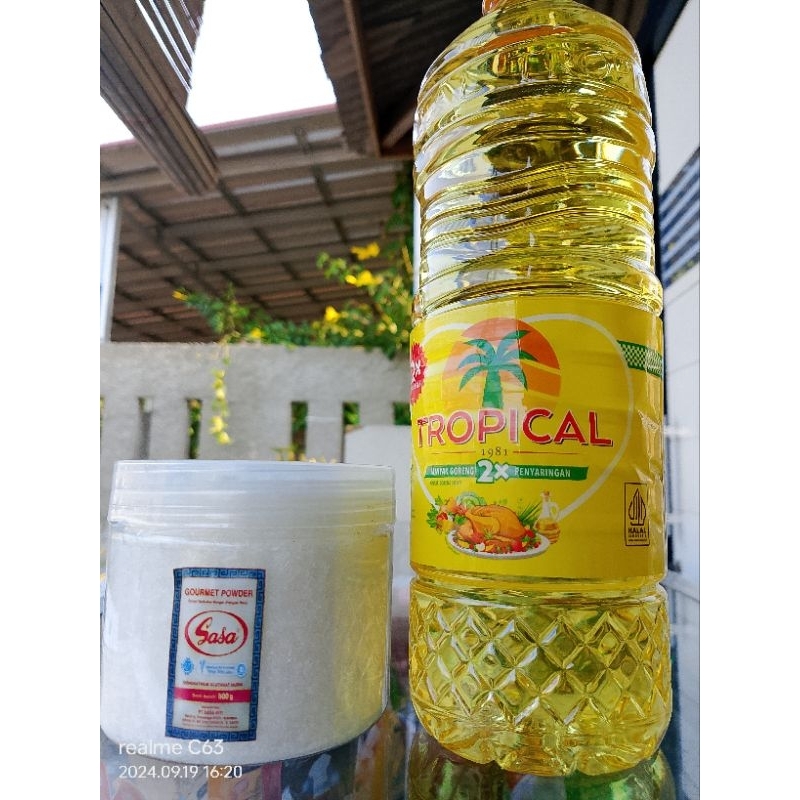 

paket hemat minyak goreng tropical & Micin penyedap masakan.