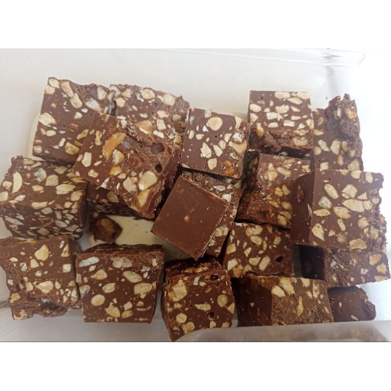 

patahan silverqueen premium isian mede almond kismis 250g