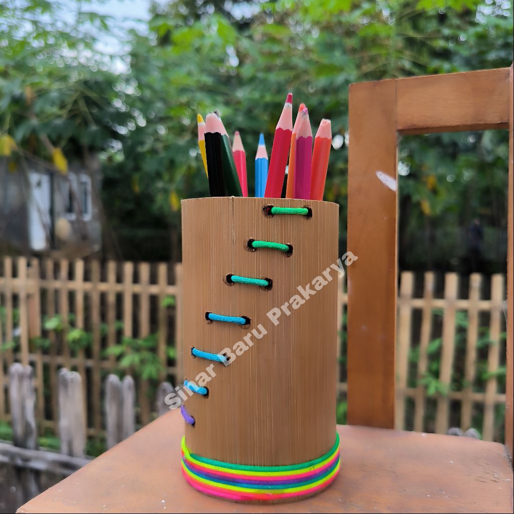 

Tempat Pensil Pencil Pulpen Holder Pen dari Bambu Motif Tali A