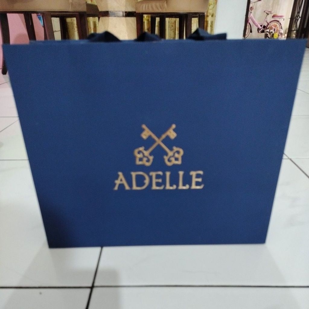 

ADELLE Paperbag Authentic
