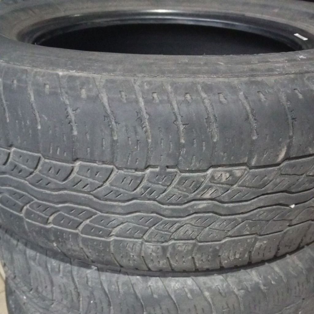 Bridgestone 235/60 r 16 ban bekas