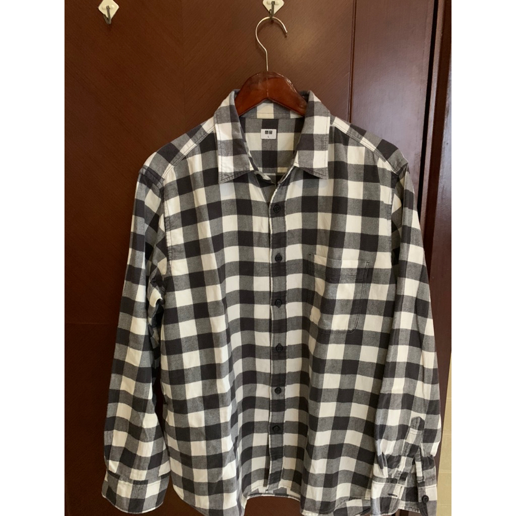 PRELOVED KEMEJA PRIA UNIQLO ORIGINAL STORE