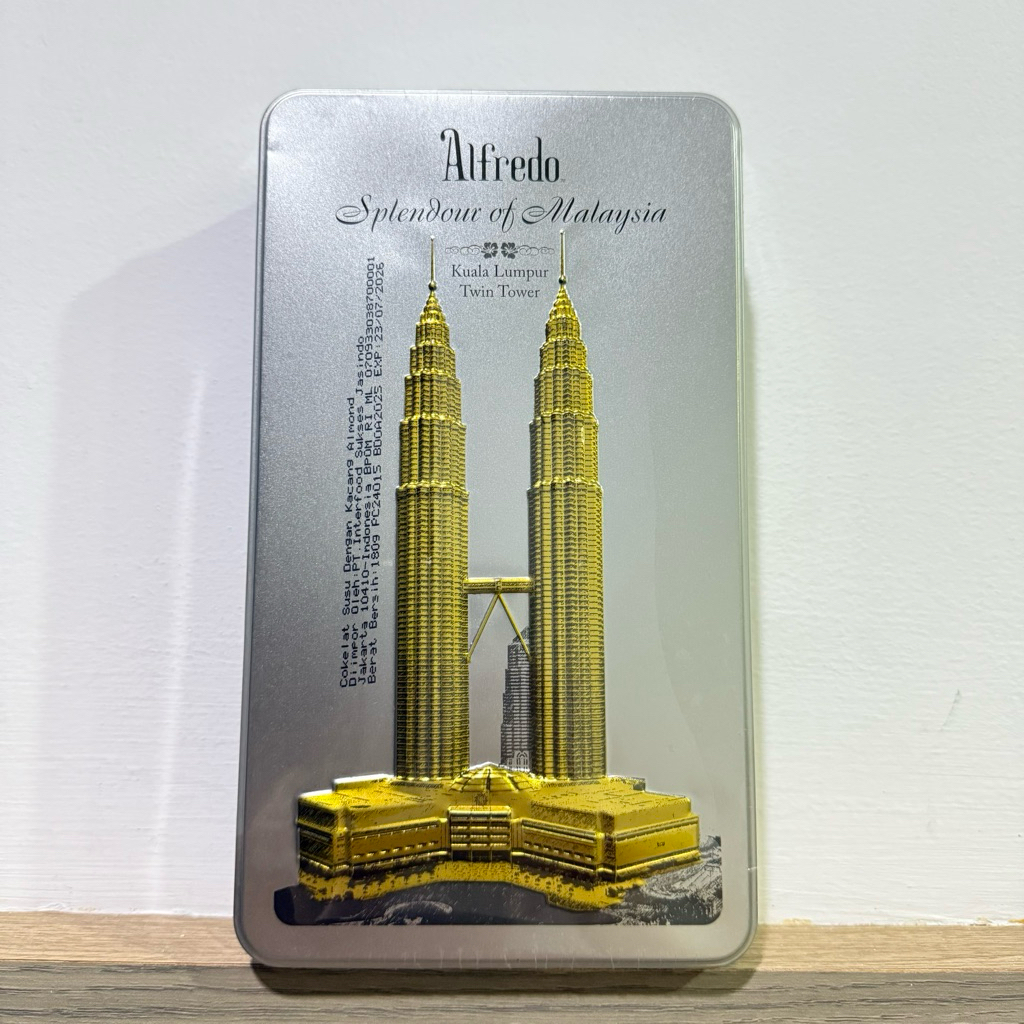 

COKLAT ALFREDO TWIN TOWER 180GRAM KUALA LUMPUR MALAYSIA CHOCOLATE COKELAT TIN 180GR