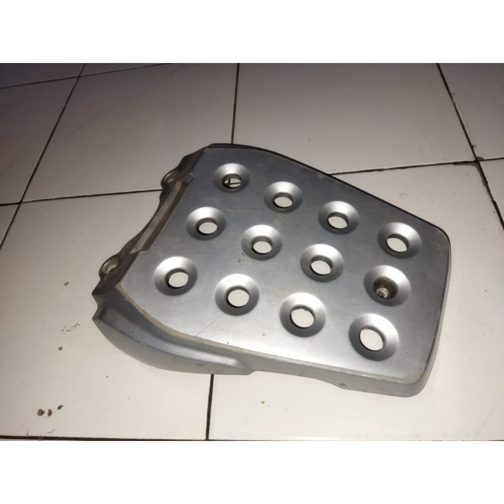 Behel belakang Hyosung karion