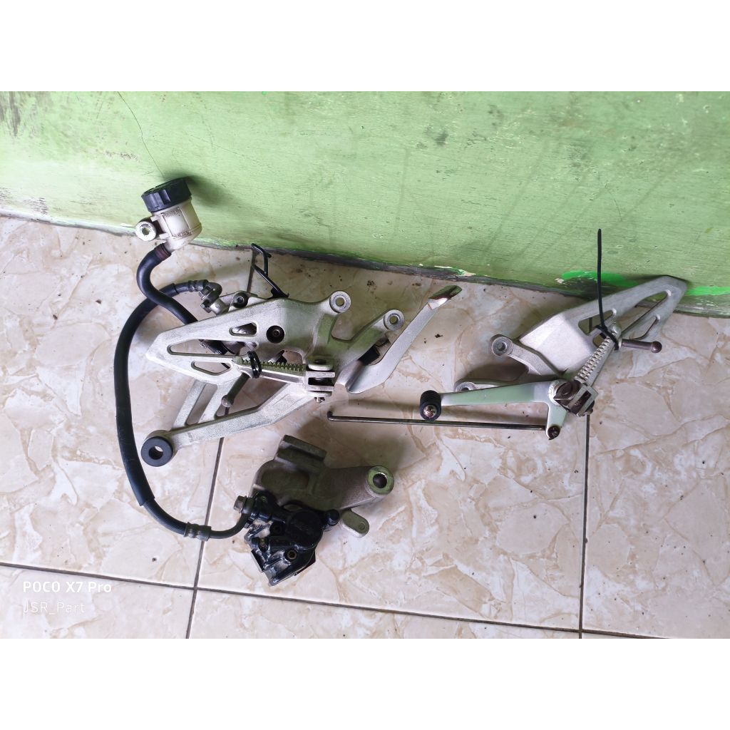 Footstep Depan r15 v3 vva original set pengereman