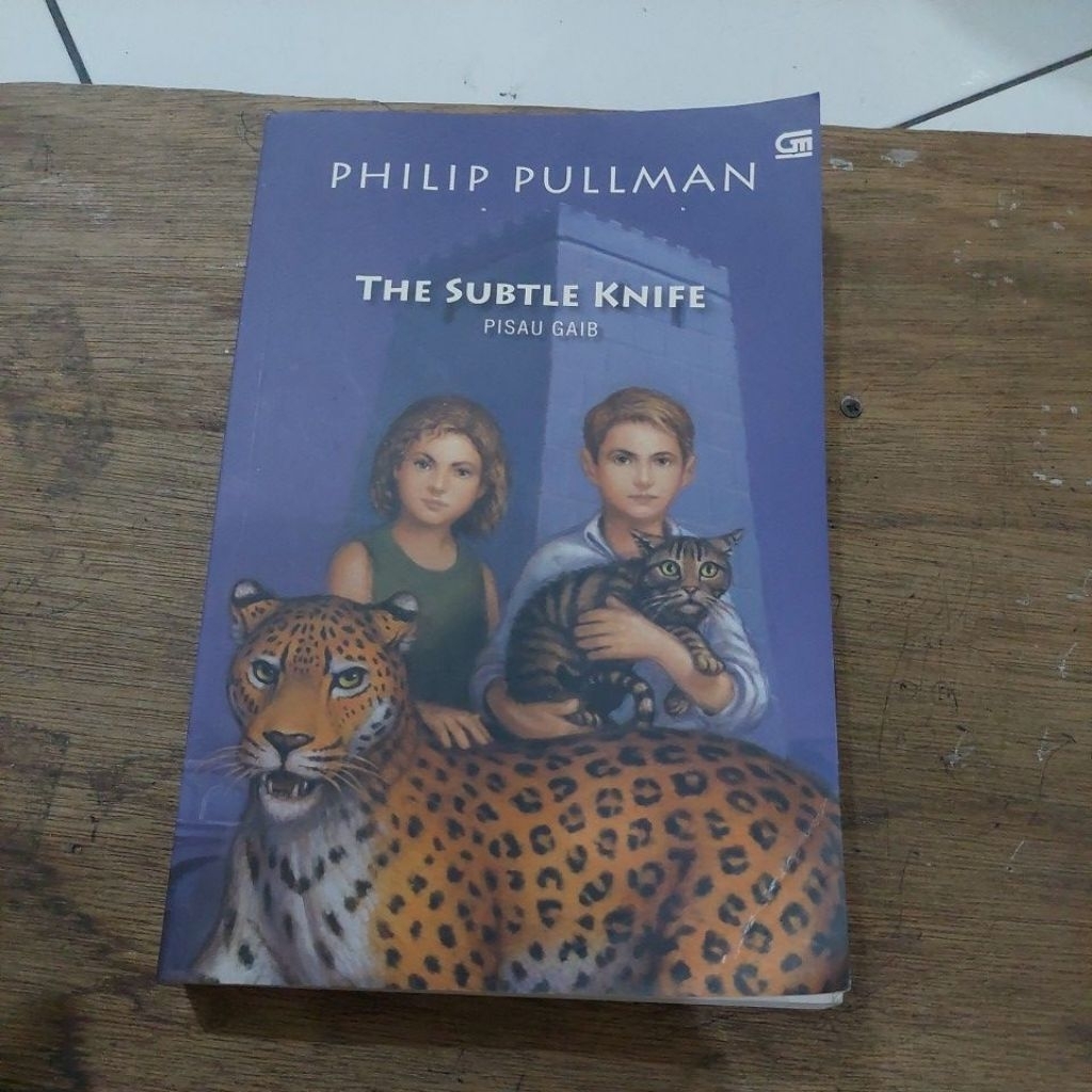 NOVEL THE SUBTLE KNIFE " PISAU GAIB"