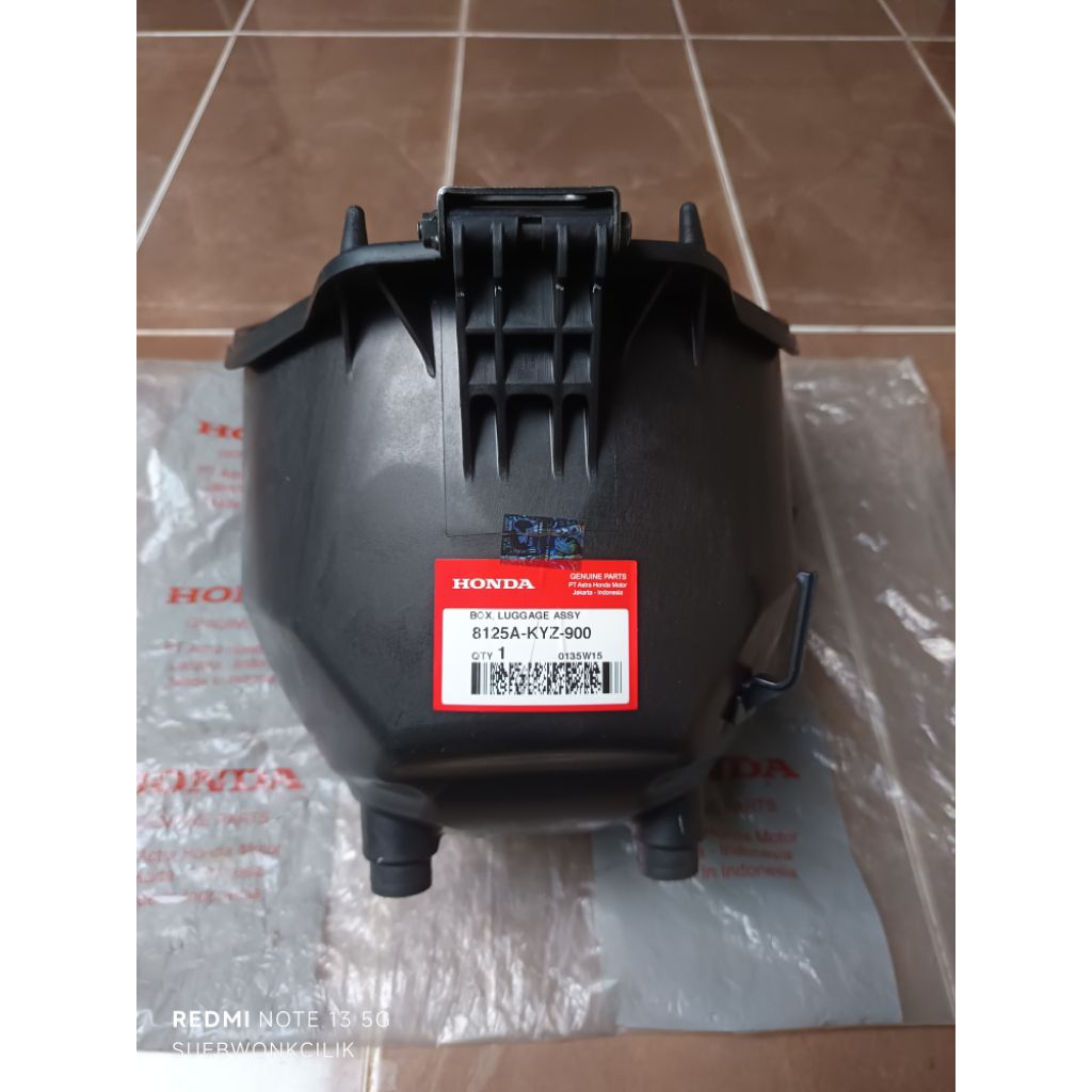 8125A-KYZ-900 bagasi jok honda supra x125 helm in original ahm