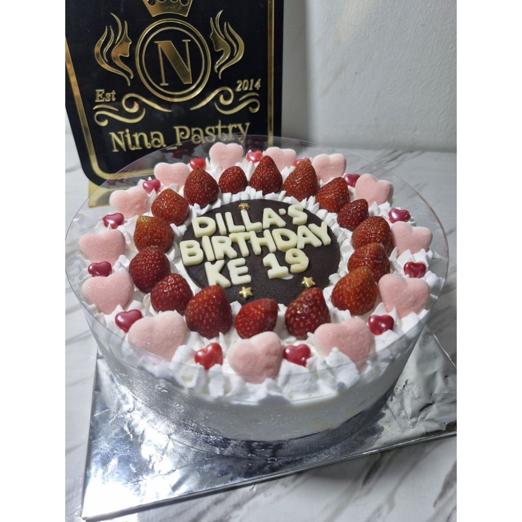 

Ice Cream Cake Vanilla Strawberry