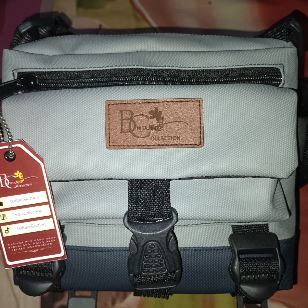 Tas Selempang Pria Banyak Kantong